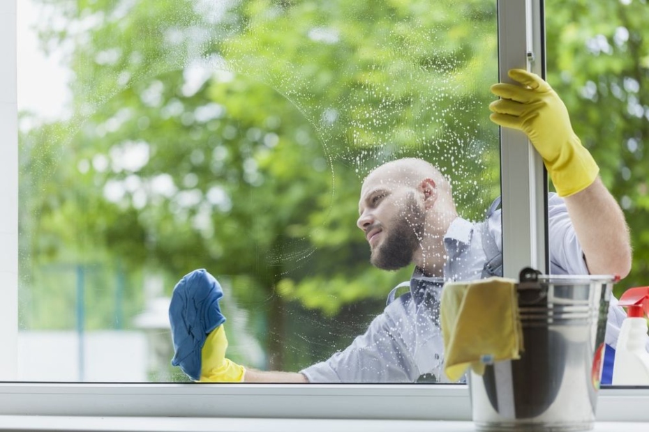 How to Clean a Office Window:  A Step-by-Step Guide to Clean Windows